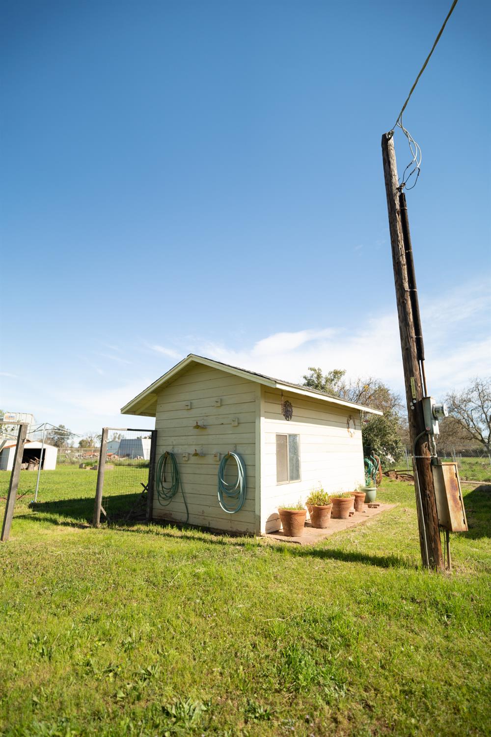 4551 Wheatland Road Wheatland, CA 95692 - Photo 38 of 50 a view of an house with backyard and a garden