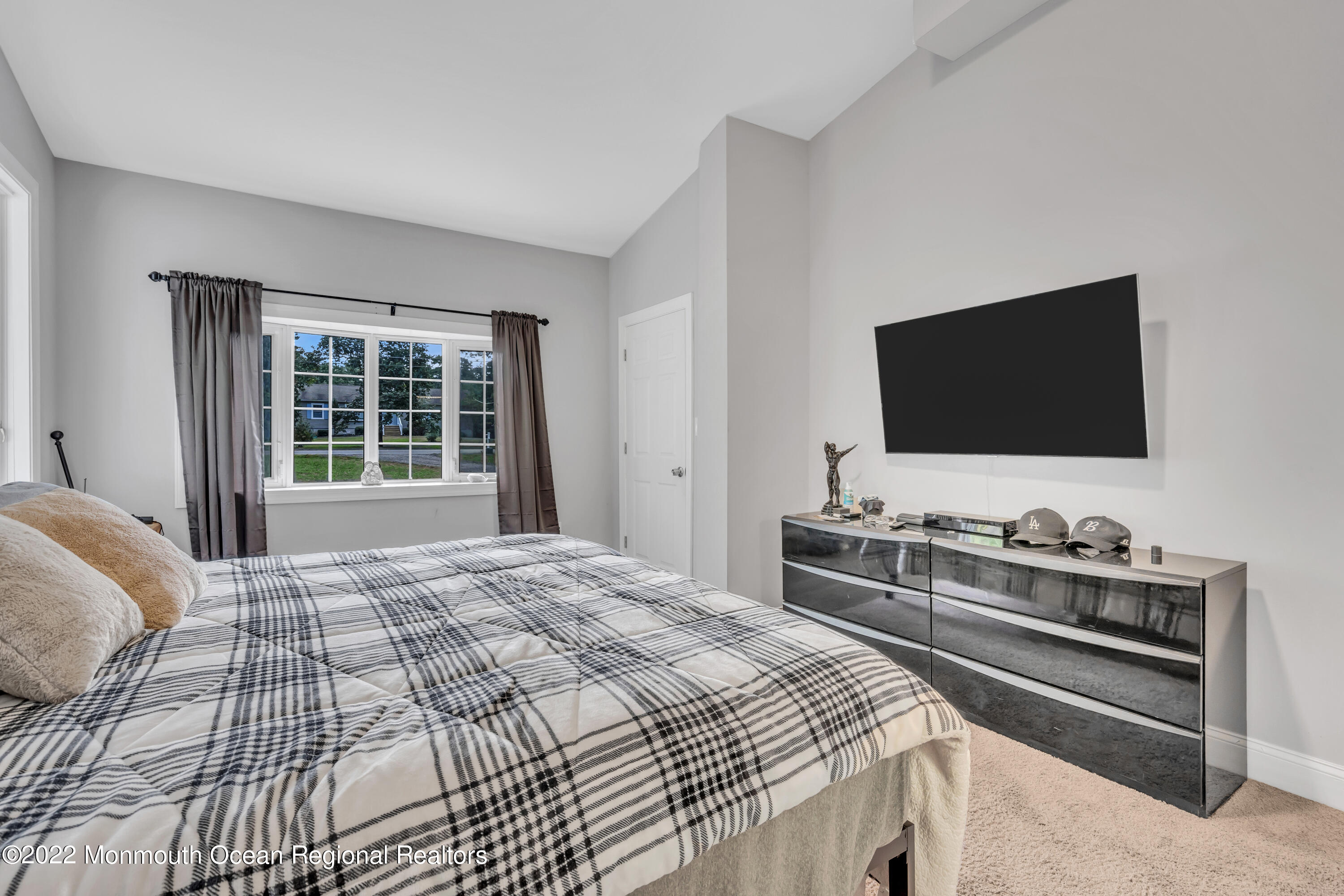 726 Oak Glen Road Howell, NJ 07731 - Photo 8 of 27 DSC05012