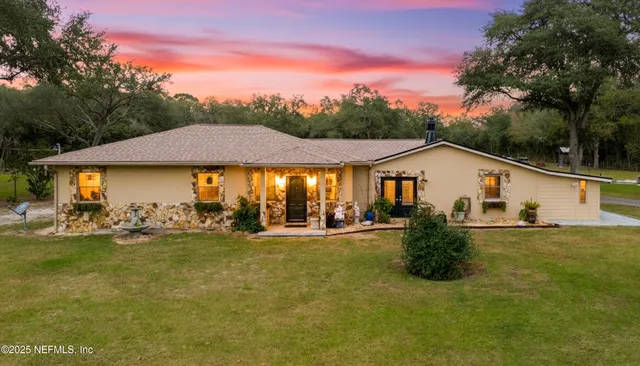 a view of a house with a yard