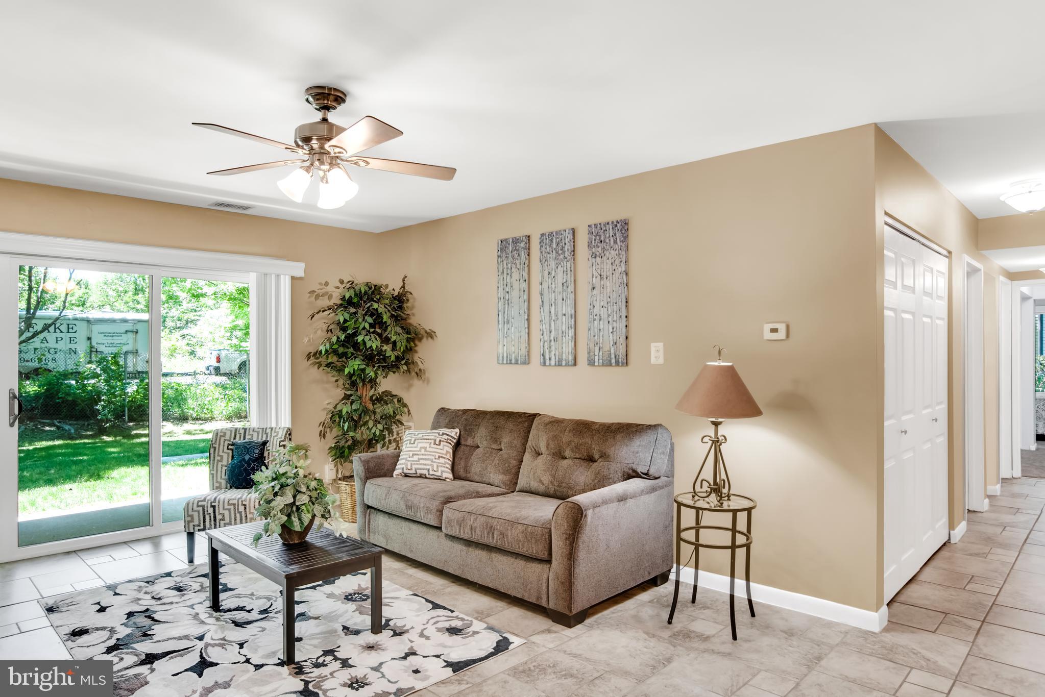 2572 Riva Road, Unit 5B Annapolis, MD 21401 - Photo 3 of 24 Living Room