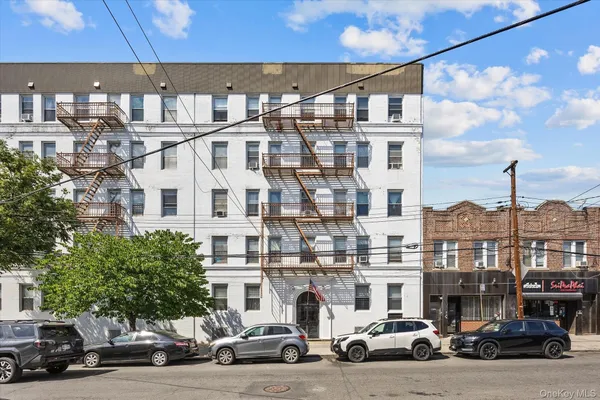 $395,000 | 64-09 39th Avenue, Unit 43 | Woodside