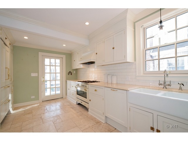 520 Meadow Road Winnetka, IL 60093 - Photo 8 of 25