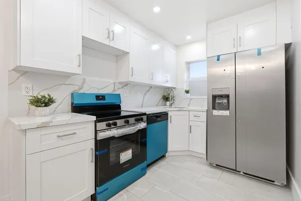 $1,800 | 1747 Rodman Street, Unit 302, Hollywood, FL 33020