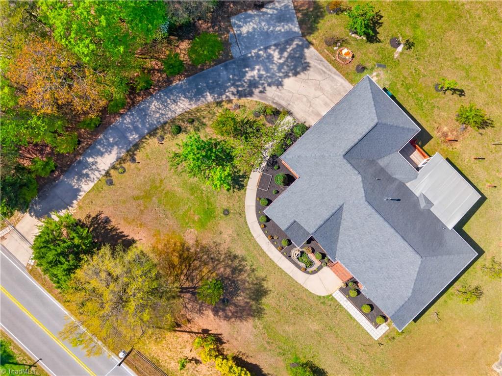 2027 Whites Mill Road High Point, NC 27265 - Photo 4 of 45