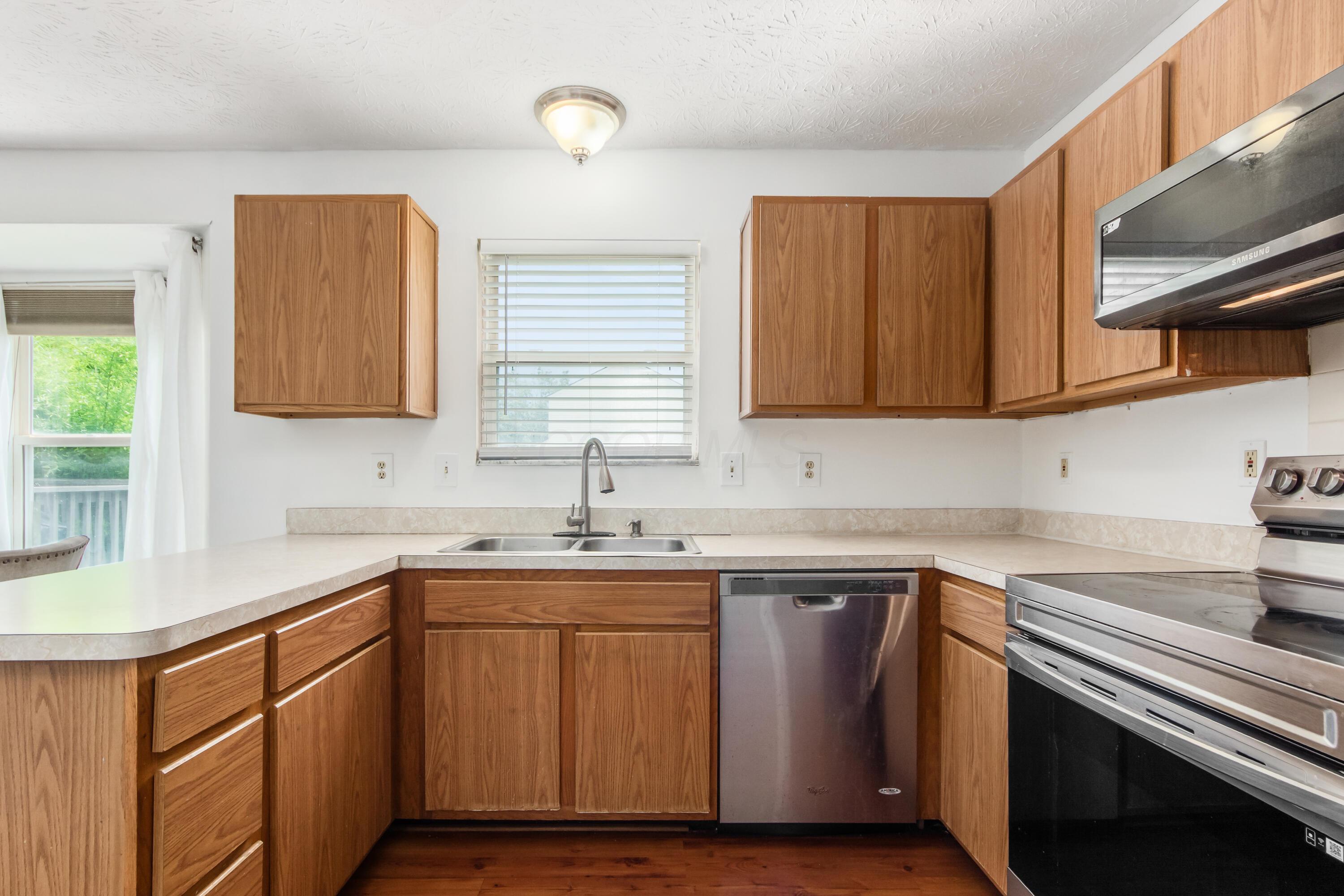 3021 Tracer Road Columbus, OH 43232 - Photo 11 of 25 Spacious Kitchen