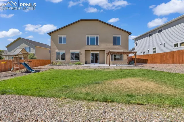 a view of house with entertaining space
