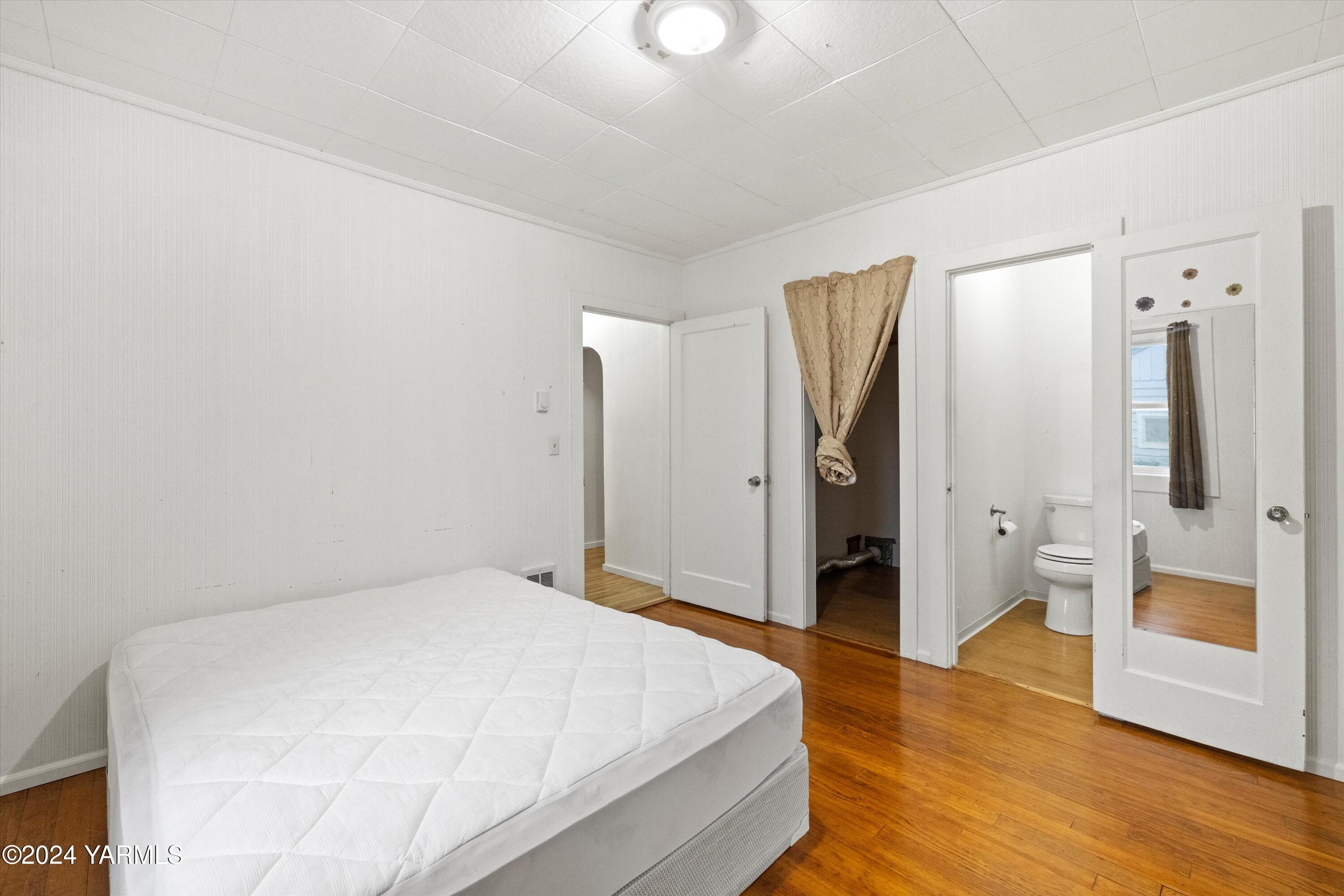 14901 Summitview Ext Road Yakima, WA 98908 - Photo 12 of 24 a spacious bedroom with a bed and a chandelier