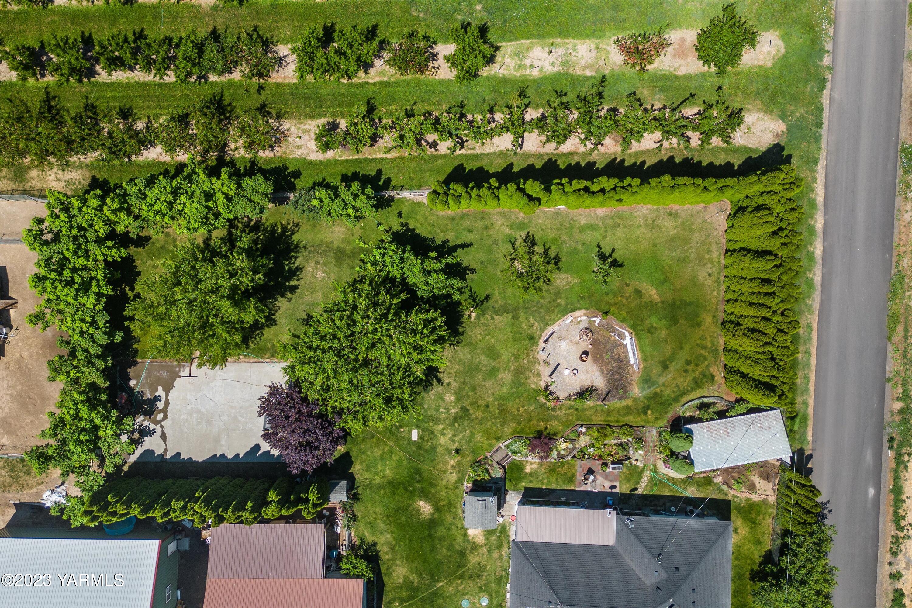 14901 Summitview Ext Road Yakima, WA 98908 - Photo 24 of 24 an aerial view of a house with a yard and lake view