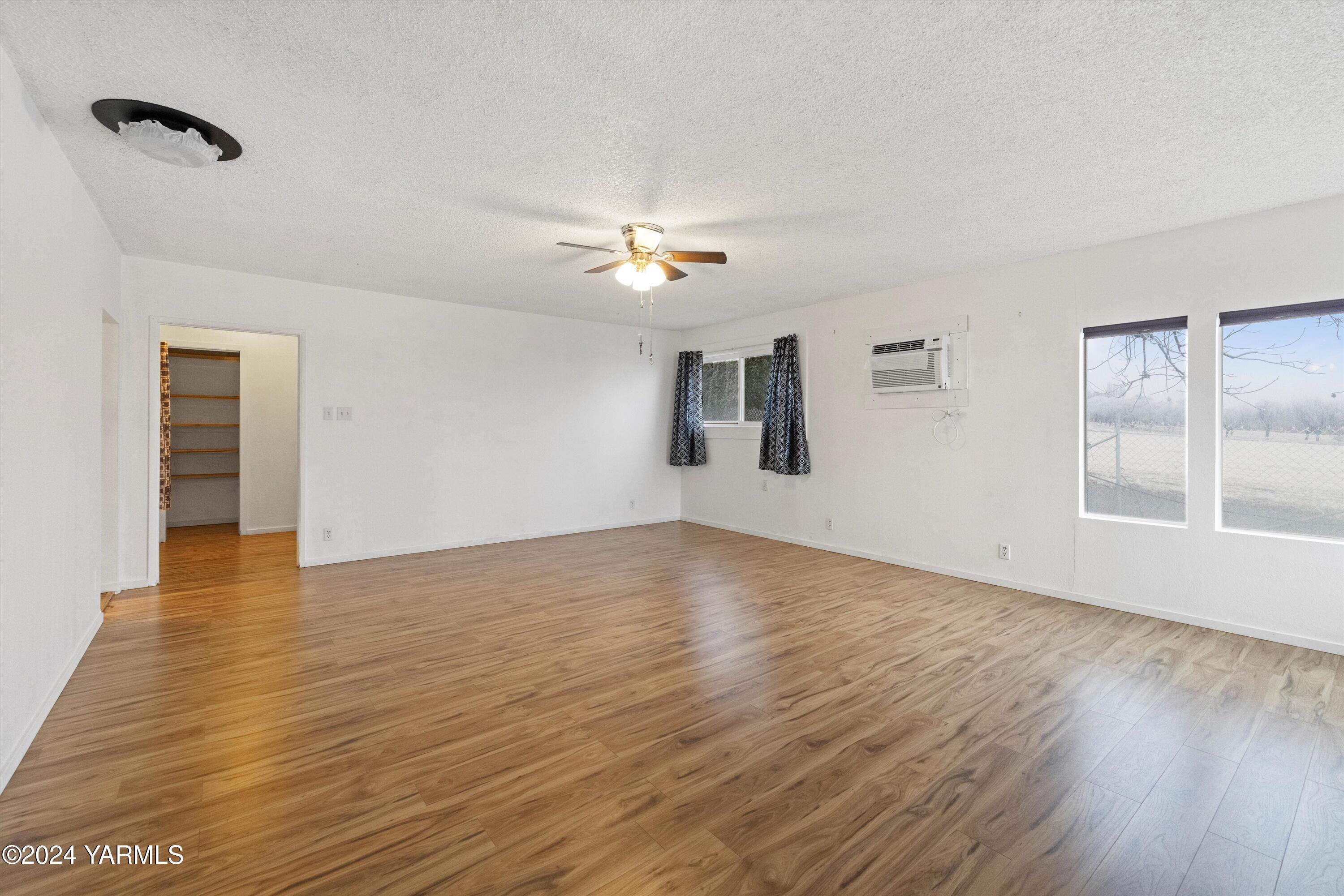 14901 Summitview Ext Road Yakima, WA 98908 - Photo 5 of 24 a view of empty room with wooden floor and fan