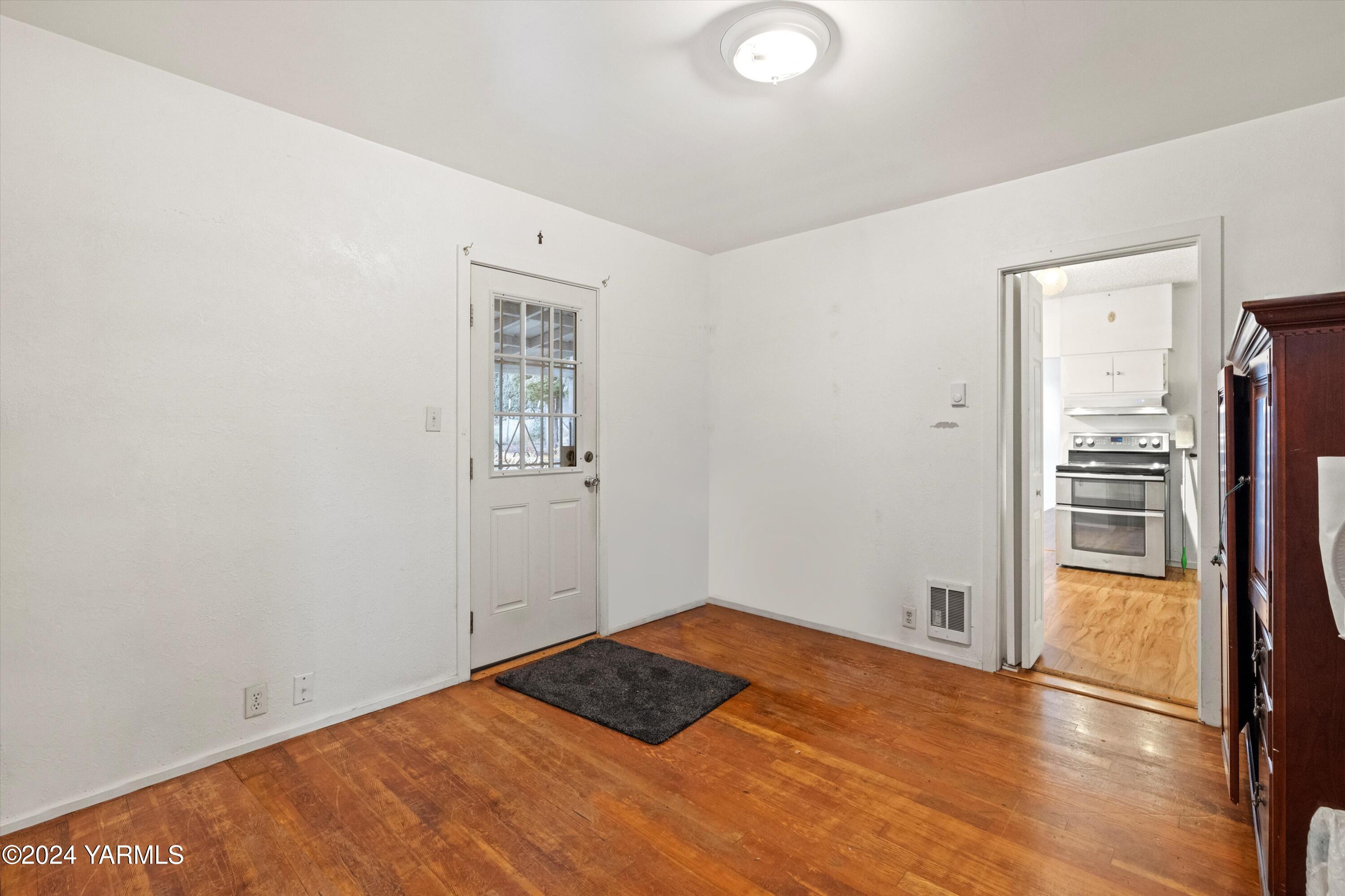14901 Summitview Ext Road Yakima, WA 98908 - Photo 8 of 24 a view of empty room with wooden floor