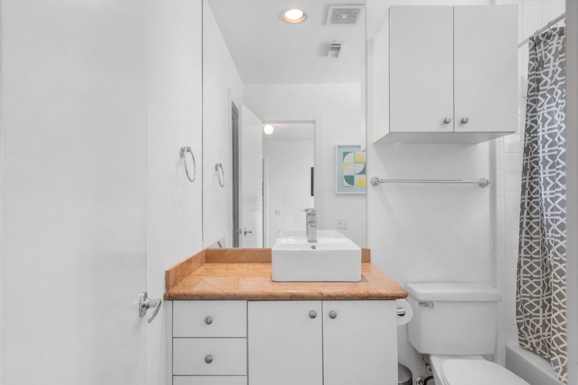 906 Andrews Street Houston, TX 77019 - Photo 8 of 23 a bathroom with a sink a toilet and vanity