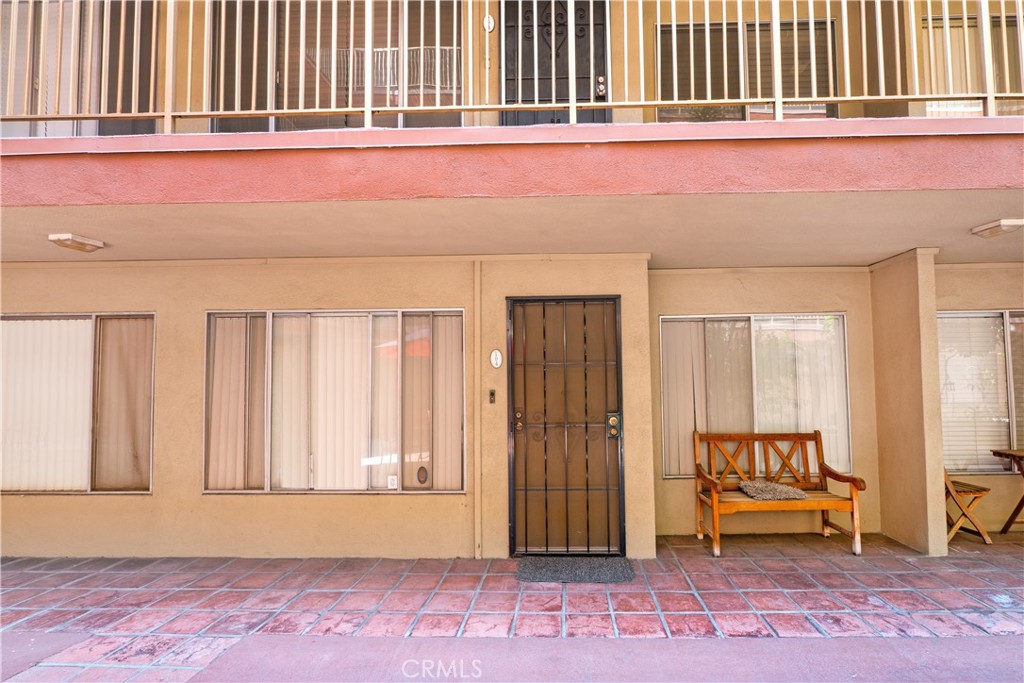 545 Chestnut Avenue, Unit 104 Long Beach, CA 90802 - Photo 19 of 48 a view of front door of house