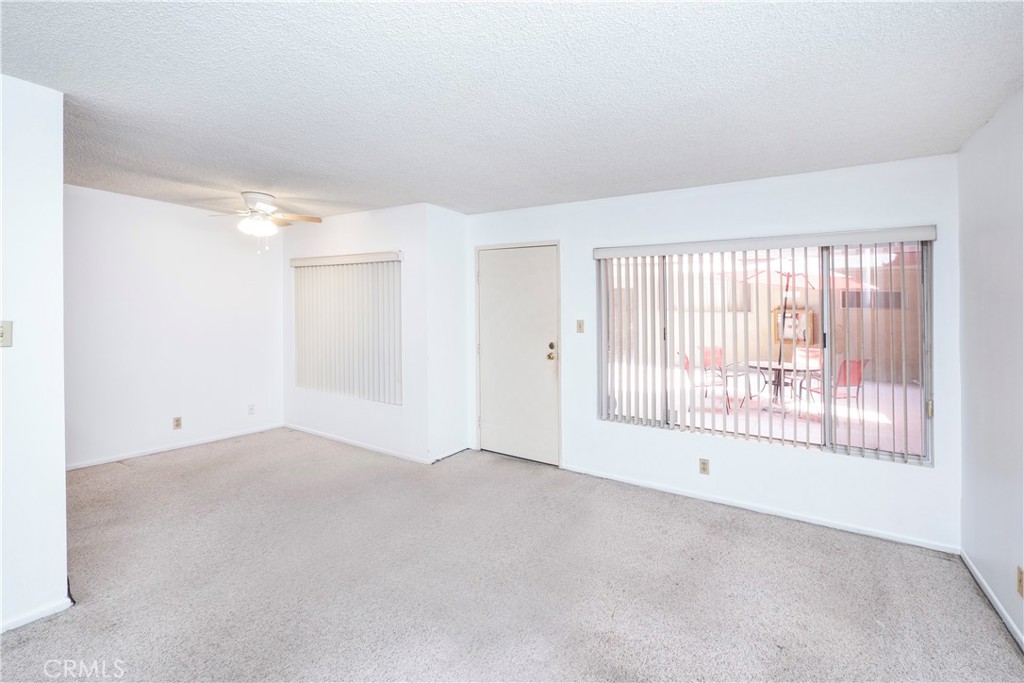 545 Chestnut Avenue, Unit 104 Long Beach, CA 90802 - Photo 23 of 48 an empty room with windows and closet