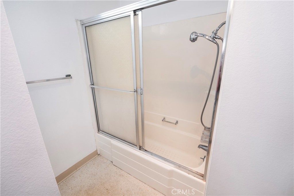 545 Chestnut Avenue, Unit 104 Long Beach, CA 90802 - Photo 31 of 48 a bathroom with a glass shower door