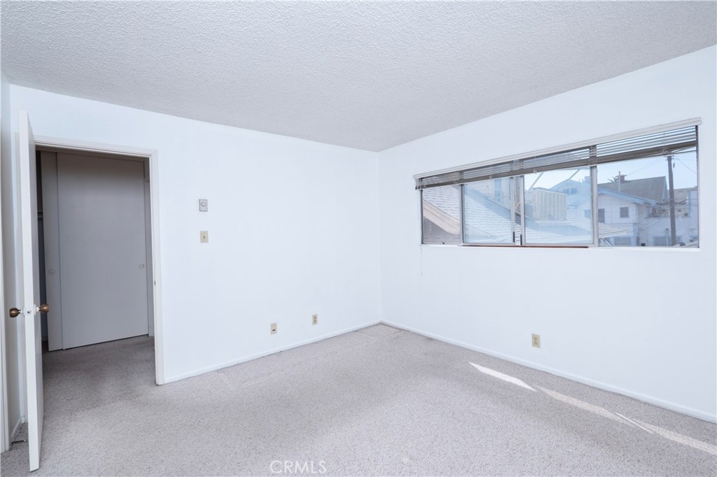 545 Chestnut Avenue, Unit 104 Long Beach, CA 90802 - Photo 37 of 48 an empty room with a window