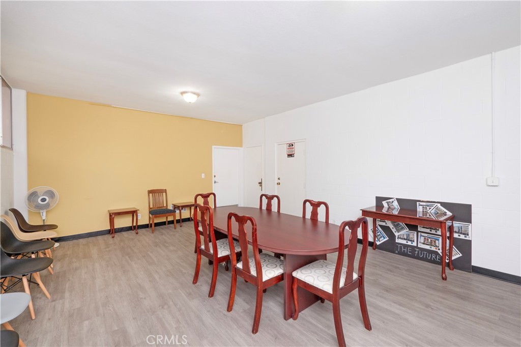 545 Chestnut Avenue, Unit 104 Long Beach, CA 90802 - Photo 43 of 48 a view of a dining room with furniture and a wooden floor