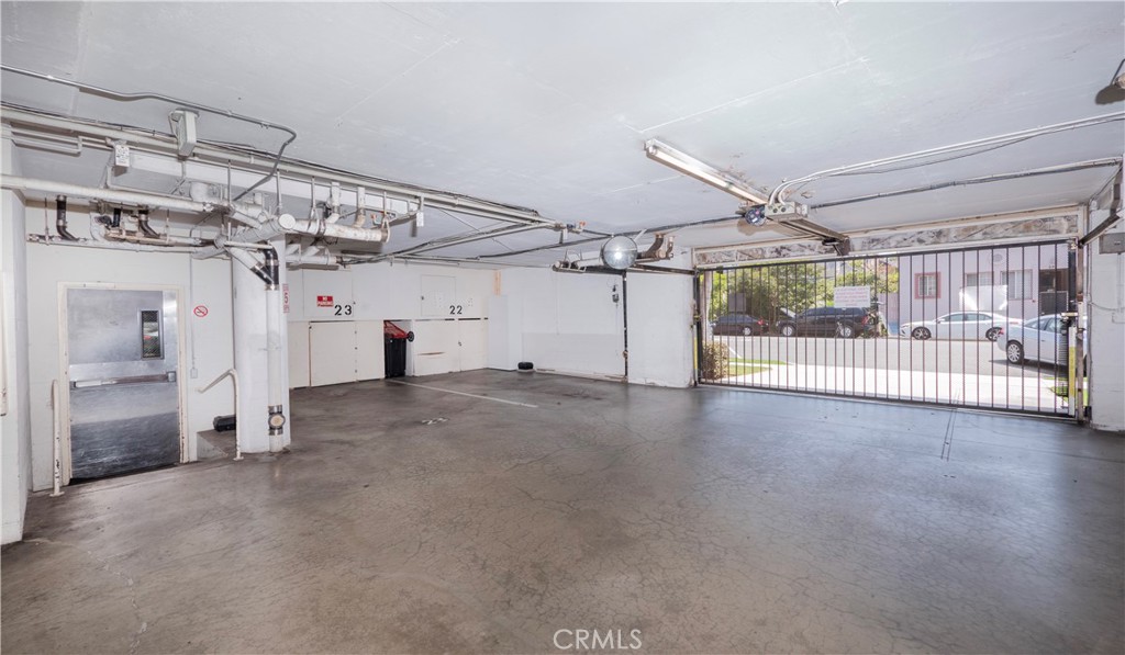 545 Chestnut Avenue, Unit 104 Long Beach, CA 90802 - Photo 46 of 48 a view of a garage