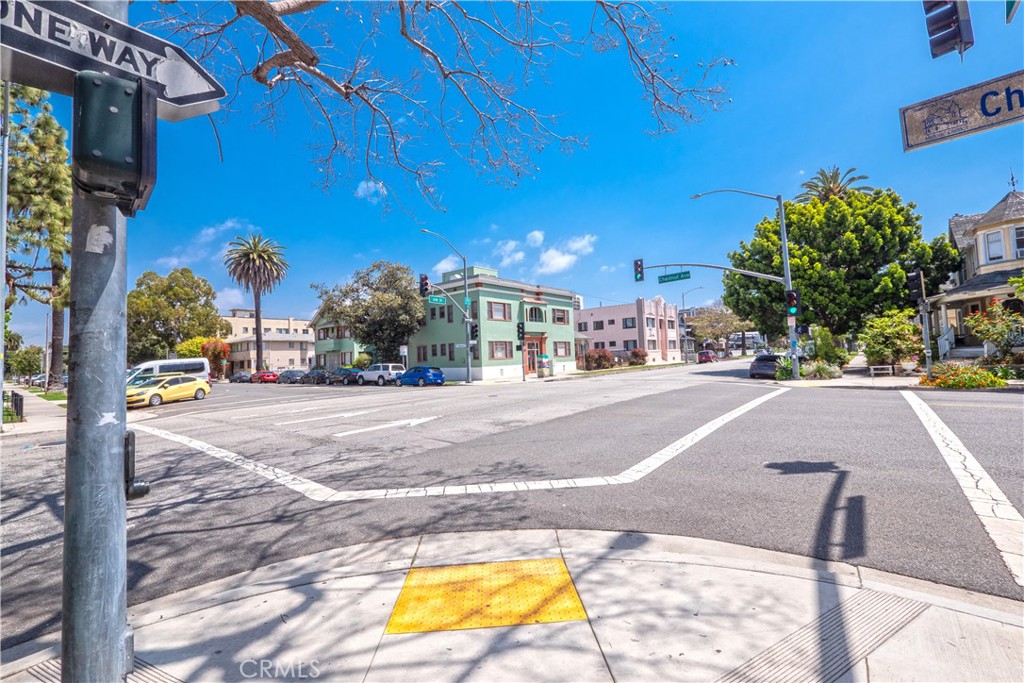 545 Chestnut Avenue, Unit 104 Long Beach, CA 90802 - Photo 48 of 48 a view of street with houses