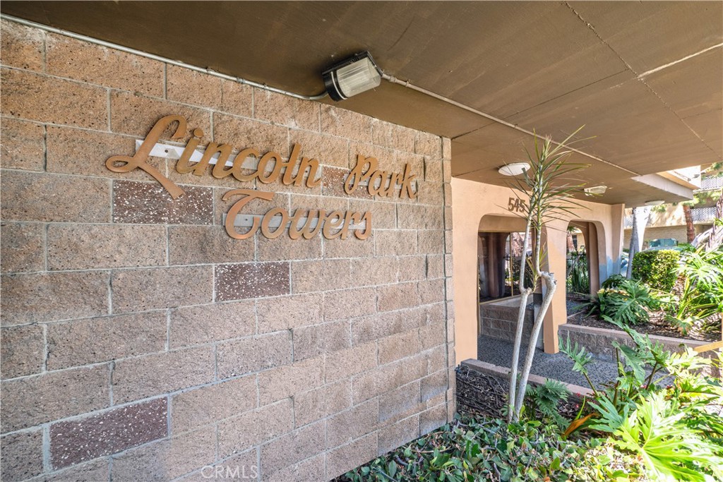 545 Chestnut Avenue, Unit 104 Long Beach, CA 90802 - Photo 10 of 48 a view of a brick building with entryway