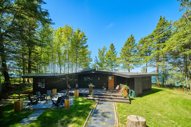 $985,000 | 4282 West Fox Farm Road, Manistee, MI 49660