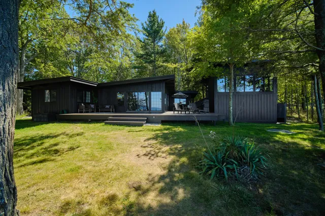 $985,000 | 4282 West Fox Farm Road, Manistee, MI 49660