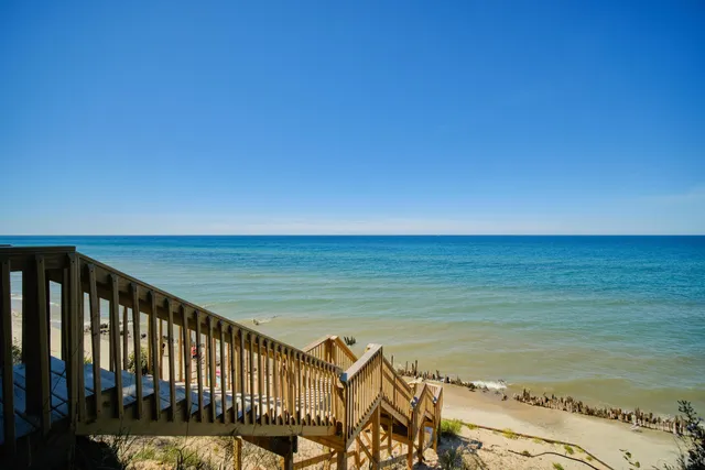 $985,000 | 4282 West Fox Farm Road, Manistee, MI 49660