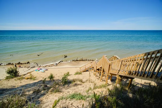 $985,000 | 4282 West Fox Farm Road, Manistee, MI 49660