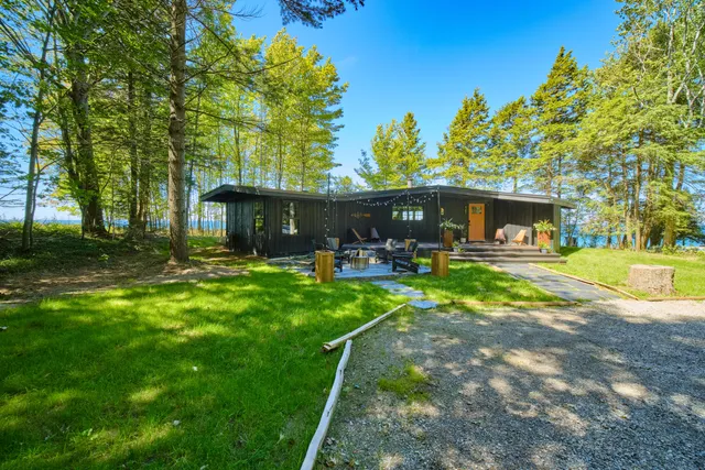 $985,000 | 4282 West Fox Farm Road, Manistee, MI 49660