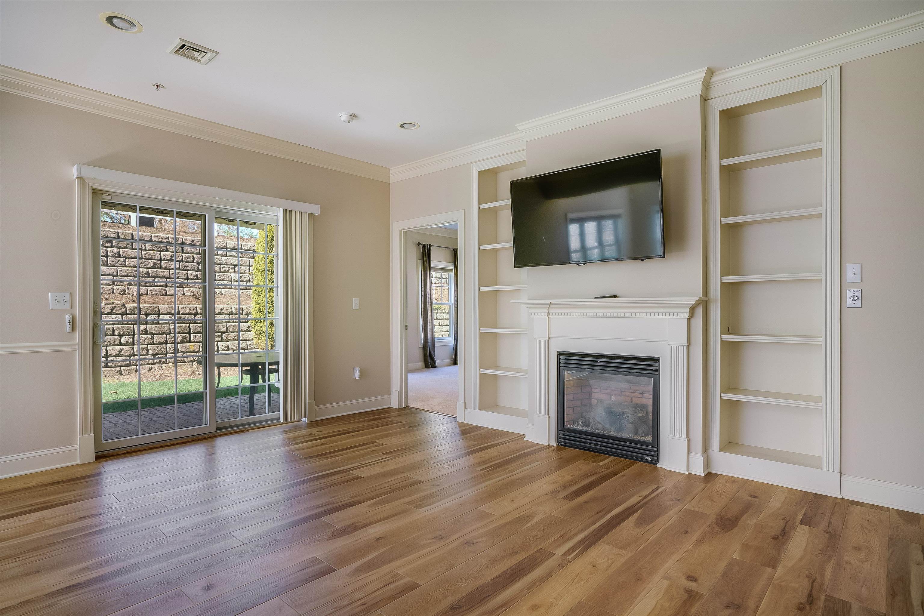35 Metea Lane Bedford, NH 03110 - Photo 5 of 34