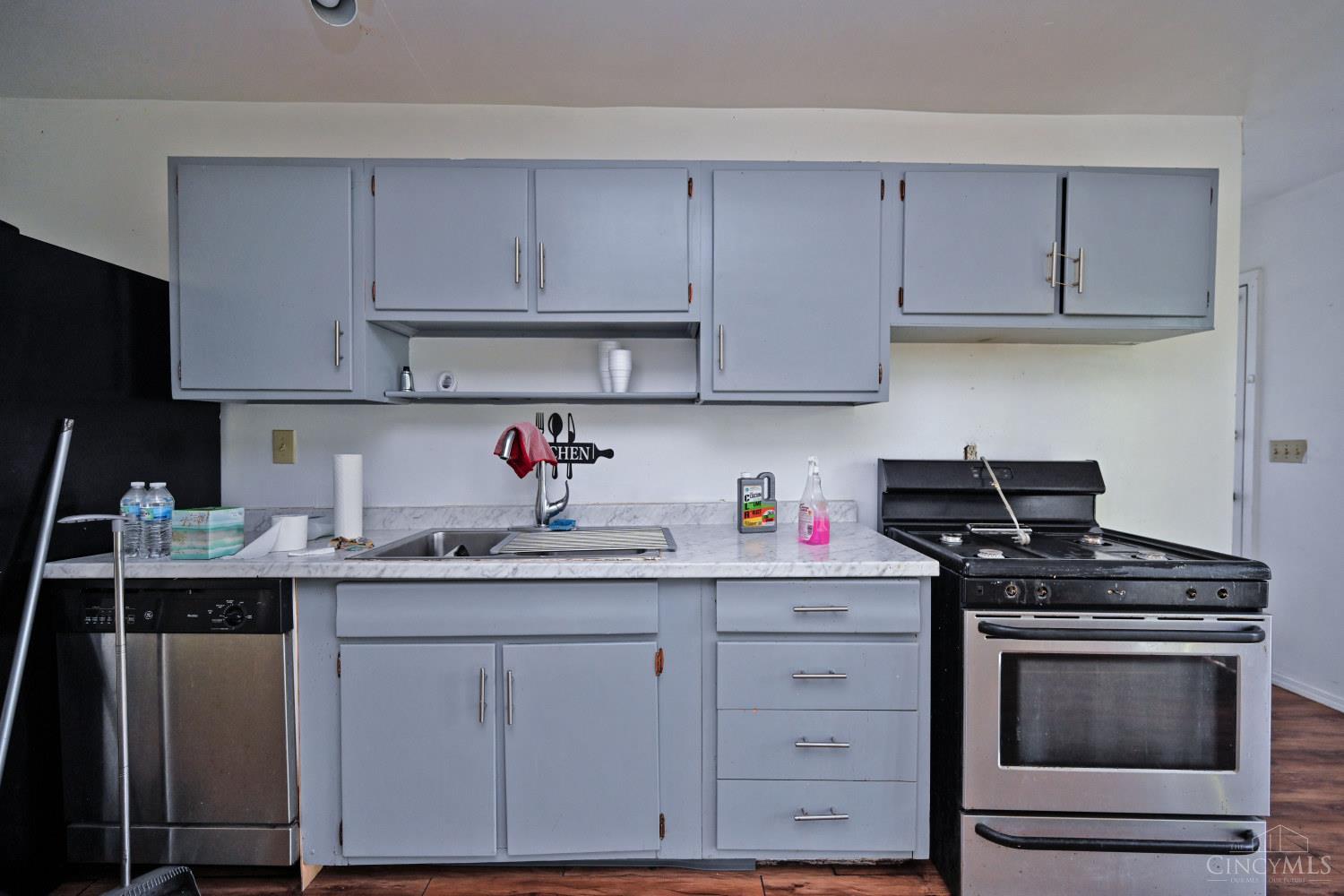821 West Galbraith Road Cincinnati, OH 45231 - Photo 9 of 30