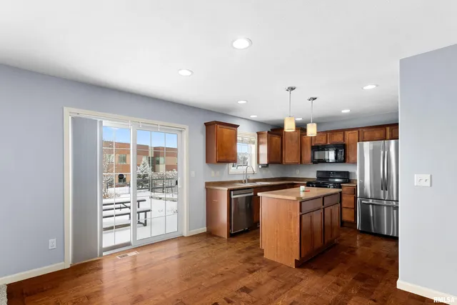 $365,000 | 2515 West Sesame Street, Dunlap, IL 61525