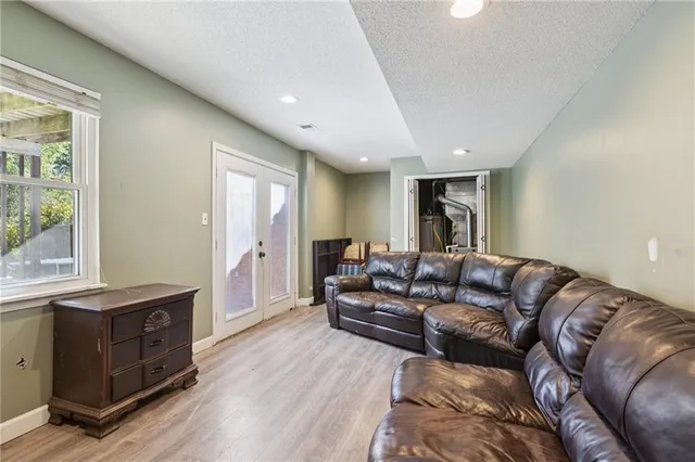 $275,000 | 216 Southwest 26th Street, Blue Springs, MO 64015