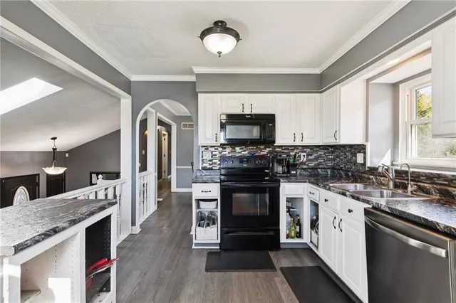 $275,000 | 216 Southwest 26th Street, Blue Springs, MO 64015