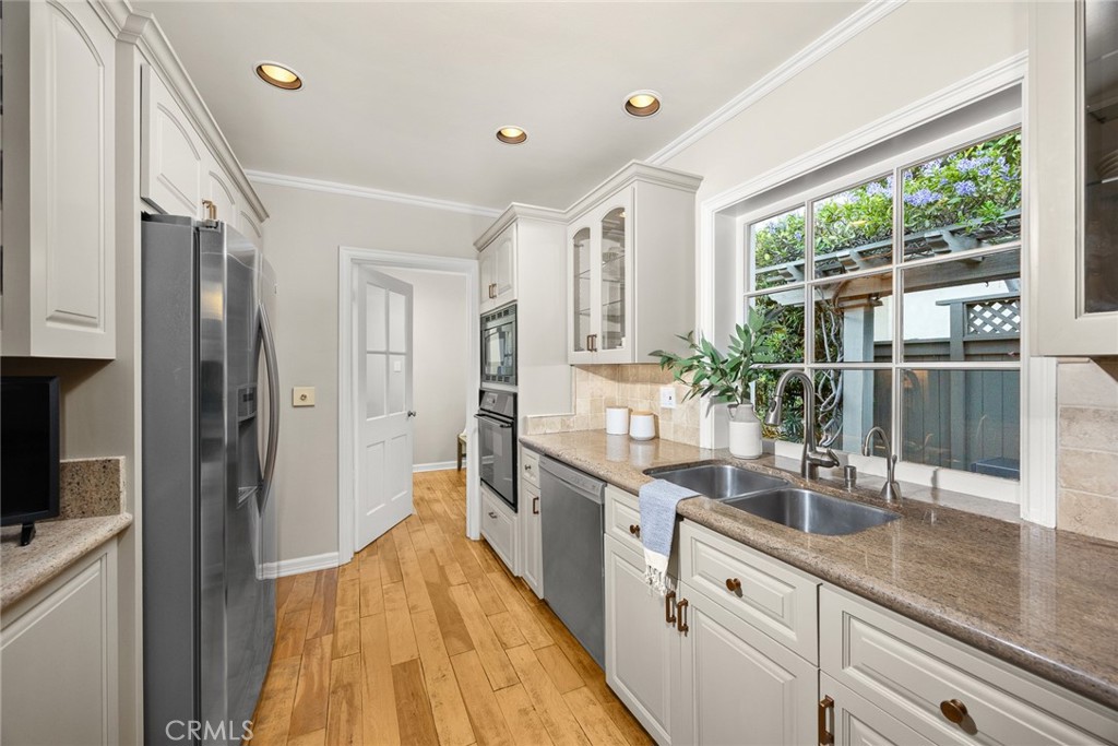 400 Vaquero Road Arcadia, CA 91007 - Photo 10 of 23 Kitchen / Laundry Room