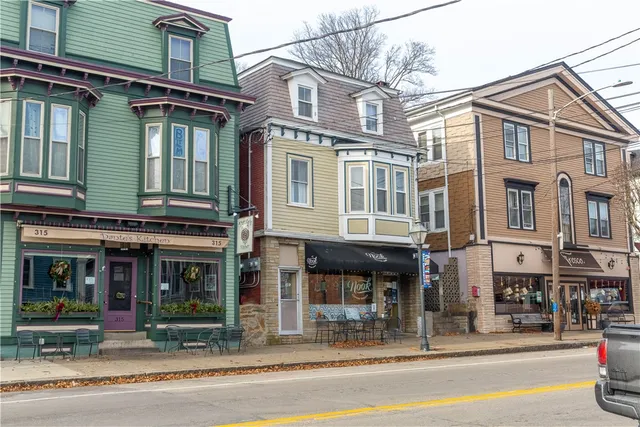 $2,500 | 309 Main Street, Unit 2, East Greenwich, RI 02818