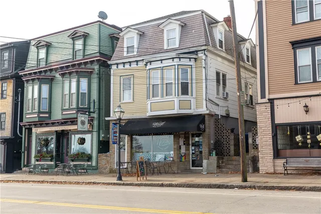 $2,500 | 309 Main Street, Unit 2, East Greenwich, RI 02818