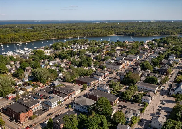 $2,500 | 309 Main Street, Unit 2, East Greenwich, RI 02818