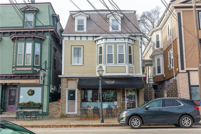 $2,500 | 309 Main Street, Unit 2, East Greenwich, RI 02818