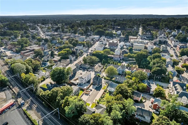 $2,500 | 309 Main Street, Unit 2, East Greenwich, RI 02818