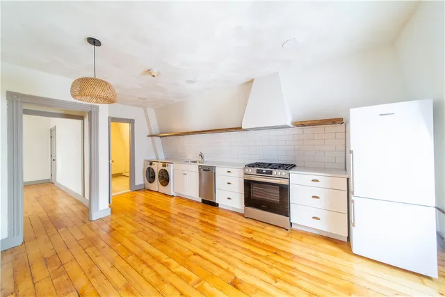 $2,500 | 309 Main Street, Unit 2, East Greenwich, RI 02818