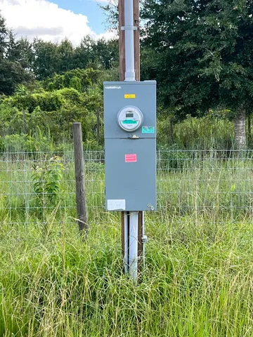 a view of a back yard