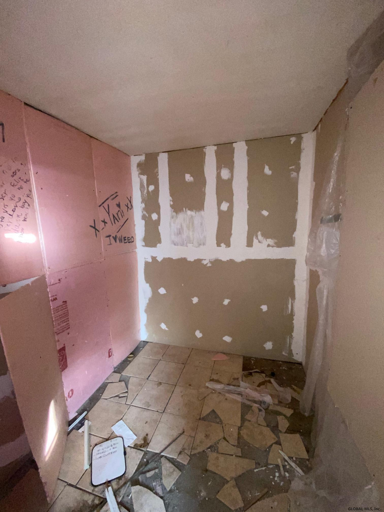 821 Strong Street Schenectady, NY 12307 - Photo 3 of 13 Photo 3