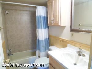 88 Kuhenbeaker Road Blakeslee, PA 18610 - Photo 16 of 18 Main bath