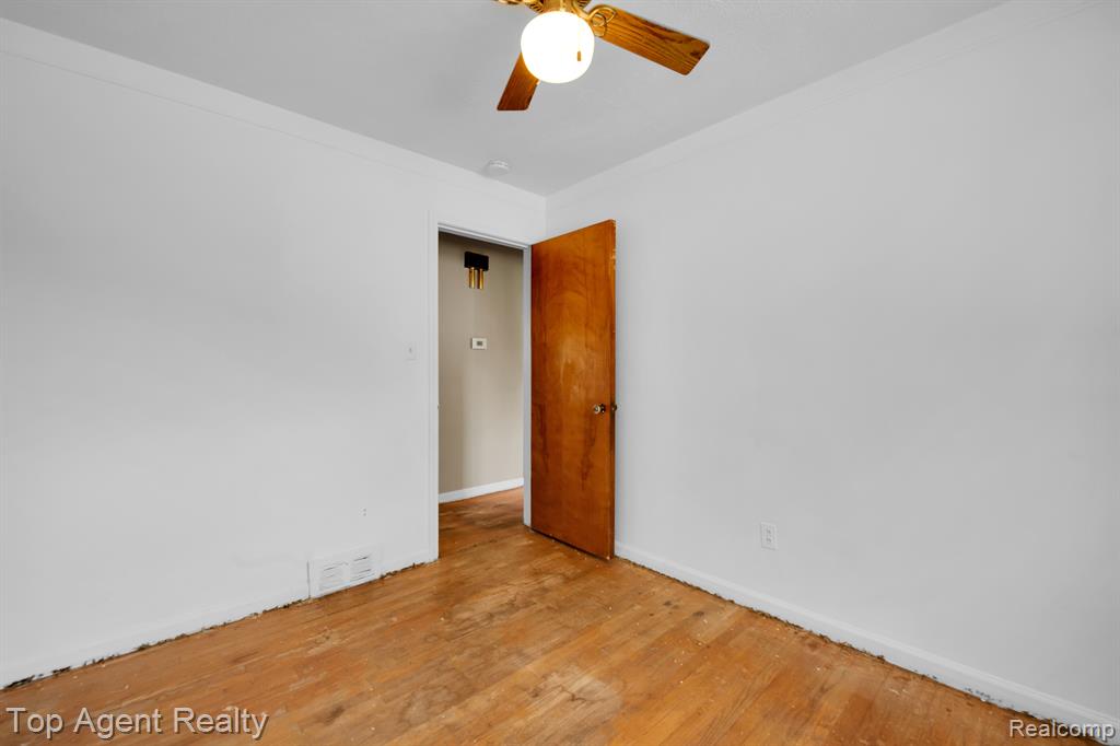 23303 Teppert Avenue Eastpointe, MI 48021 - Photo 14 of 32