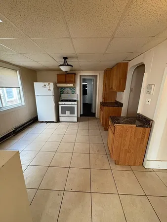 $2,800 | 220 East Eagle Street, Unit 3, Boston, MA 02128