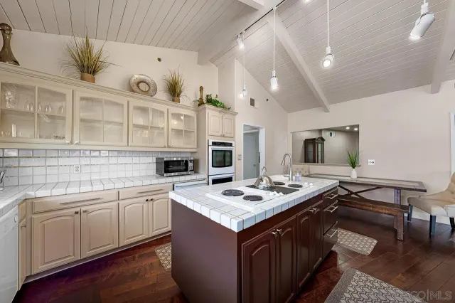 $1,247,500 | 719 Singing Trails Drive, El Cajon, CA 92019