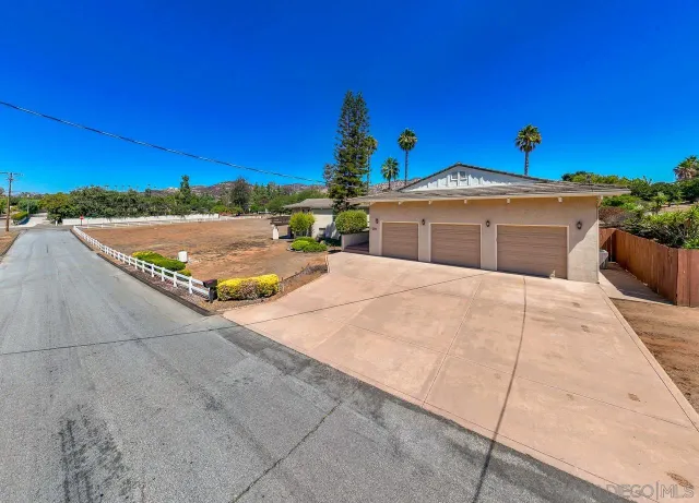 $1,247,500 | 719 Singing Trails Drive, El Cajon, CA 92019