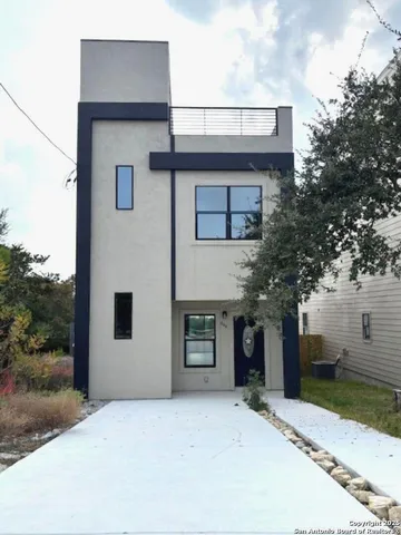 $379,000 | 644 Canyon Cir Drive, Canyon Lake, TX 78133