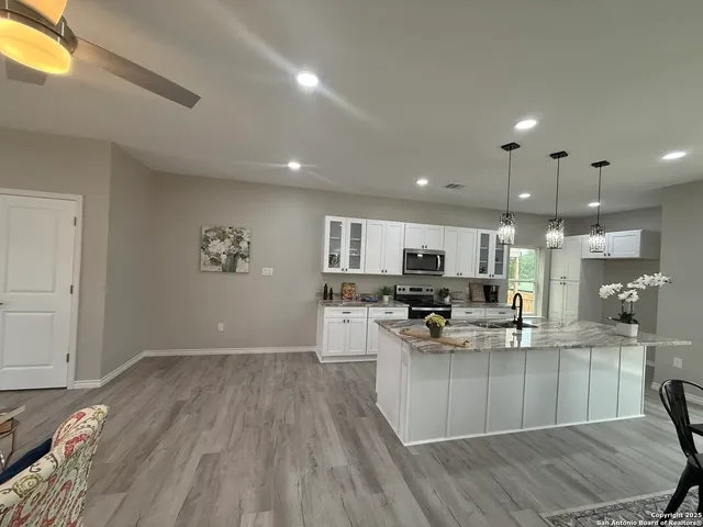 $379,000 | 644 Canyon Cir Drive, Canyon Lake, TX 78133