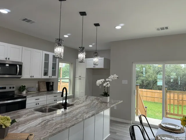 $379,000 | 644 Canyon Cir Drive, Canyon Lake, TX 78133